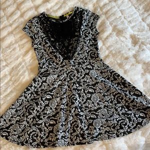 Black and white patterned dress